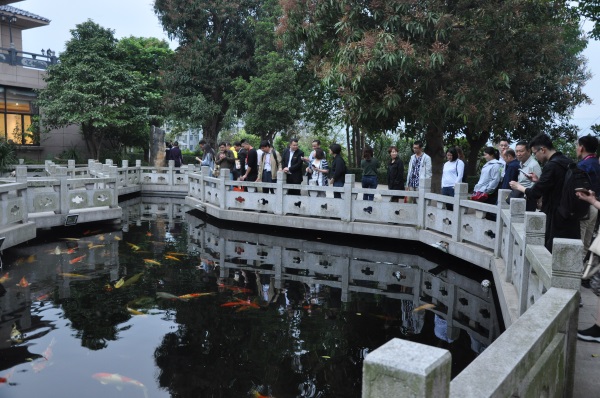 客戶(hù)參觀鴻業(yè)家具集團(tuán)生態(tài)農(nóng)莊